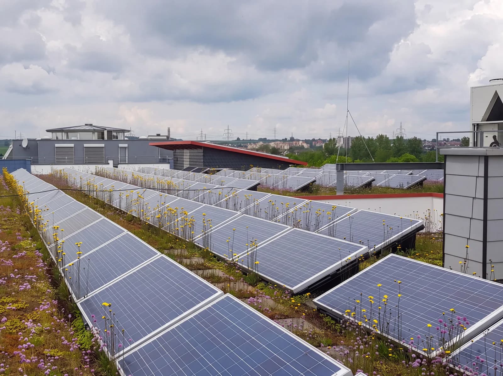 Photovoltaikreinigung in Stuttgart: Heißwasserreinigung ohne Chemie durch HDR Wasserkraft