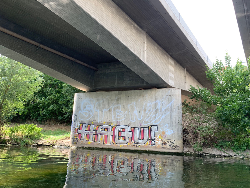 Graffiti an Brücke reinigen lassen in Tübingen